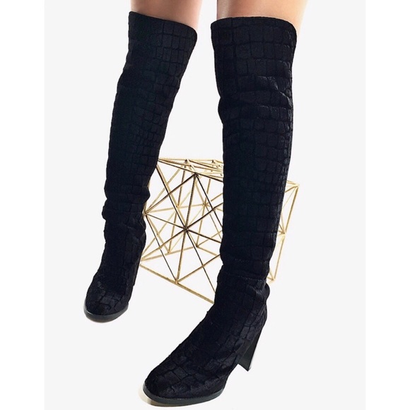 ❌SOLD❌Stuart Wietzman Hijack Velvet Croc Embossed - Picture 2 of 10